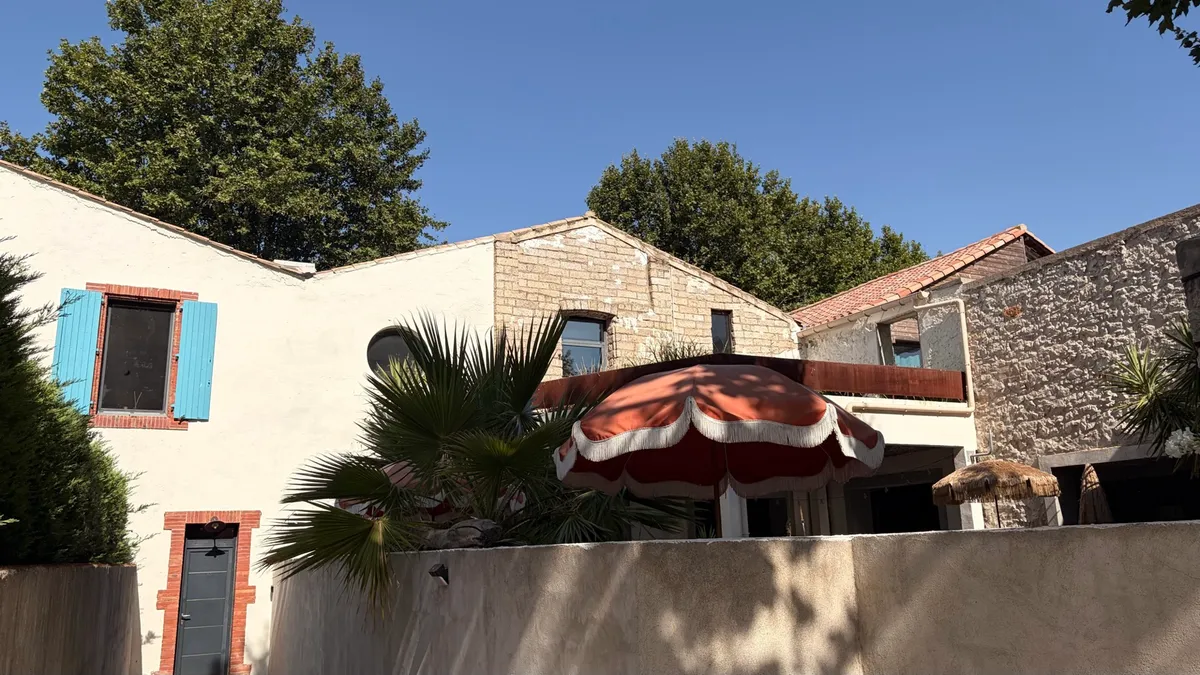 Terrassen, Pools und Esstafeln des ganzen Hauses — Bild 5