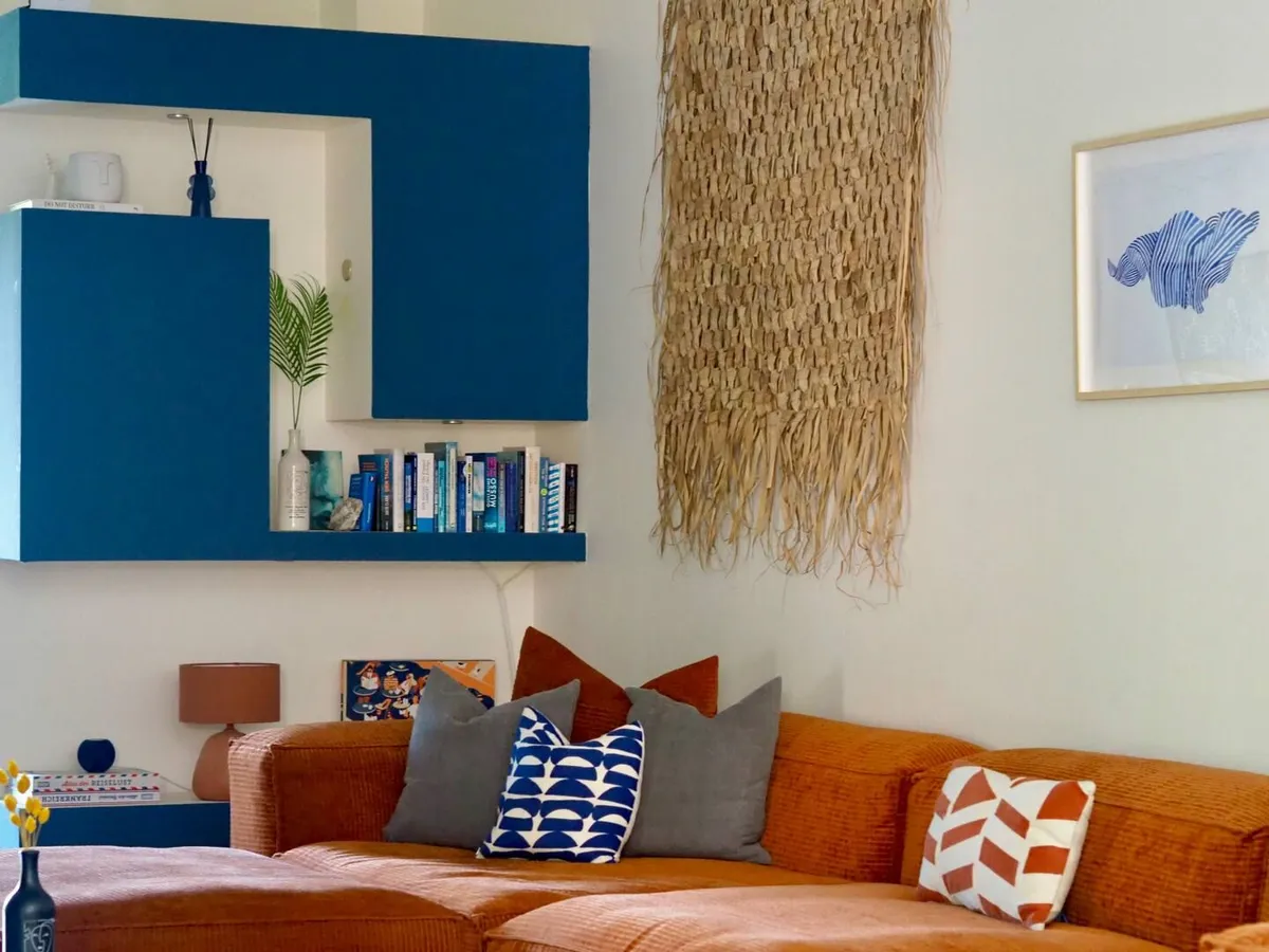 Wohnbereich im Weinkeller mit Weinfass-Esszimmer und Klavier-Ecke — Bild 1