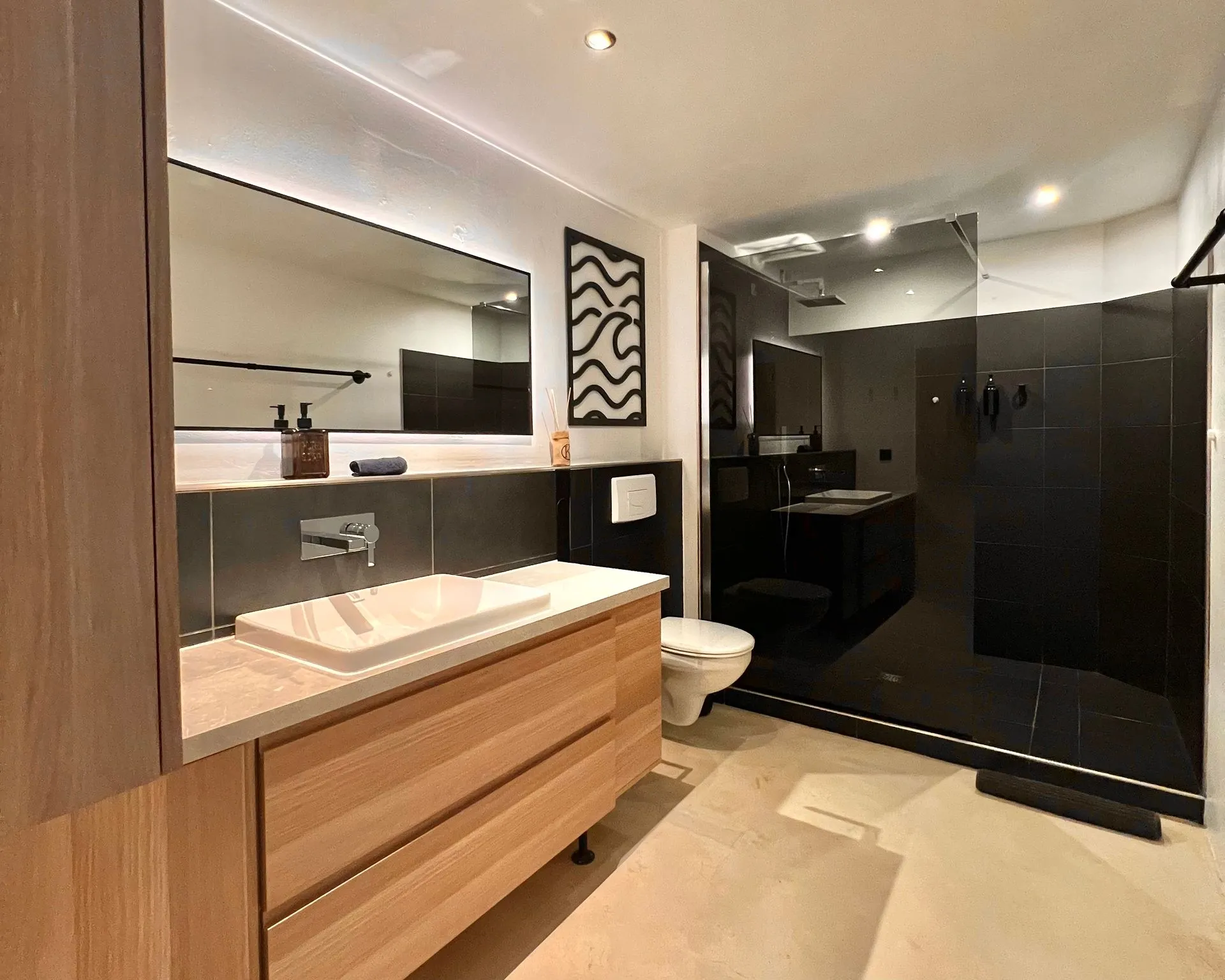 Bäder des Masterpiece mit Walk-in-Duschen — Bild 2