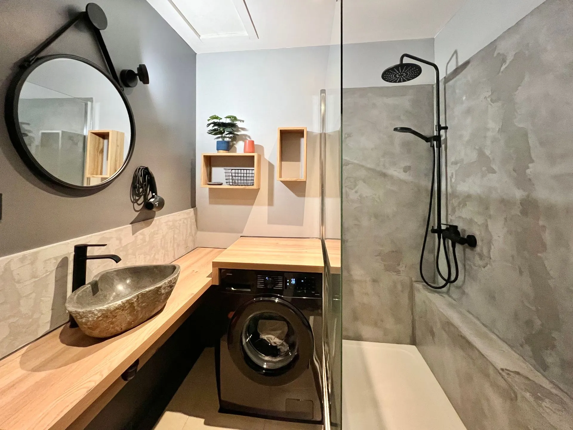 Bäder des Masterpiece mit Walk-in-Duschen — Bild 5