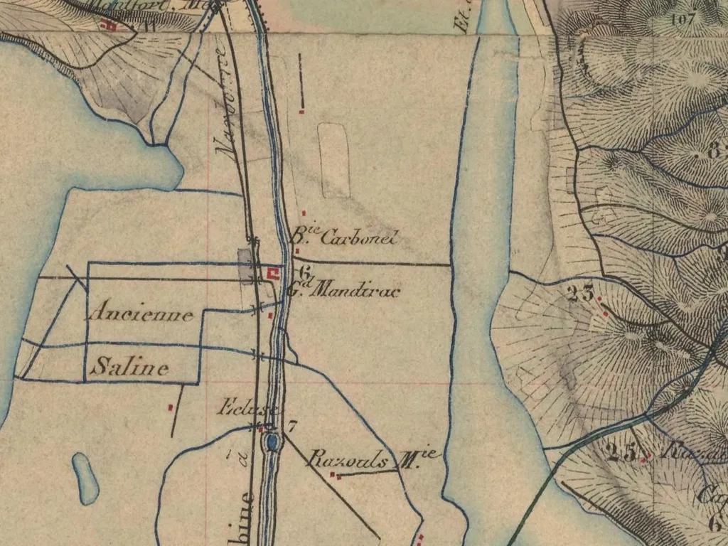 Ausschnitt der Carte d'état-major: die Robine als blaue Doppellinie, daneben in Schreibschrift „B.ie Carbonel“, darunter „Gd Mandirac“, links „Ancienne Saline“