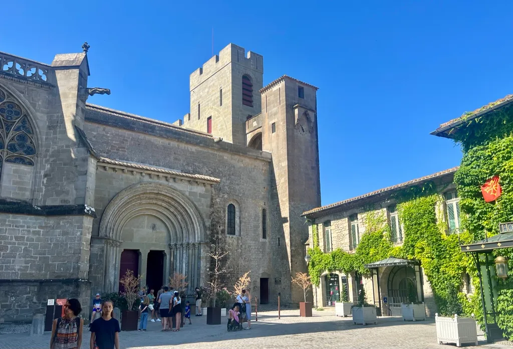 Die Basilika Saint-Nazaire in der Cité von Carcassonne