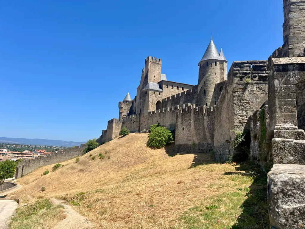 Die Wehrmauern und Türme der Cité von Carcassonne